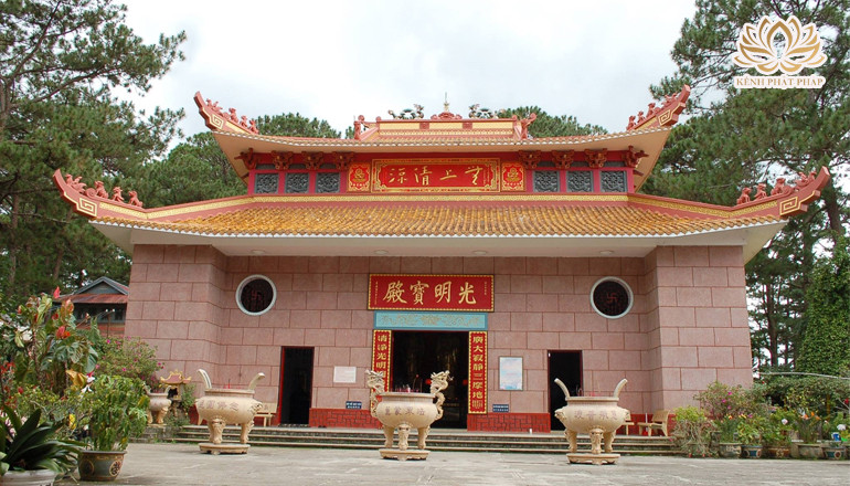 Thiên Vương Cổ Sát - Ngôi chùa mang phong cách kiến trúc người Hoa ngay tại trung tâm Đà Lạt
